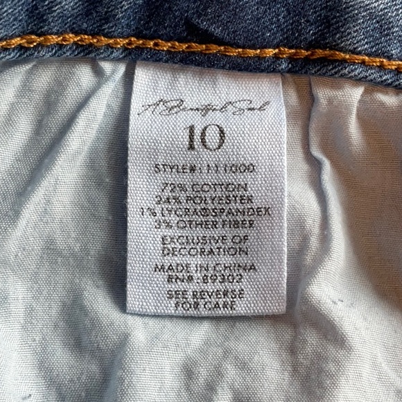 A Beautiful Soul 25” High Rise Crop Jeans in Size 10, NWT - Picture 15 of 16